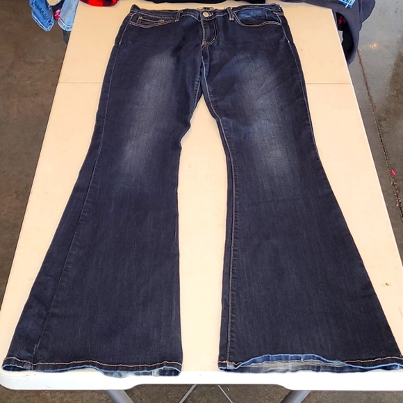 Flying Monkey Denim - Women's Flying monkey jean flares. SZ 30/long